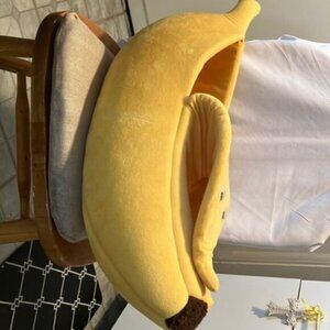 Like new n fantastic. Spoil your cat or any small pet or dolls.  29” yellow